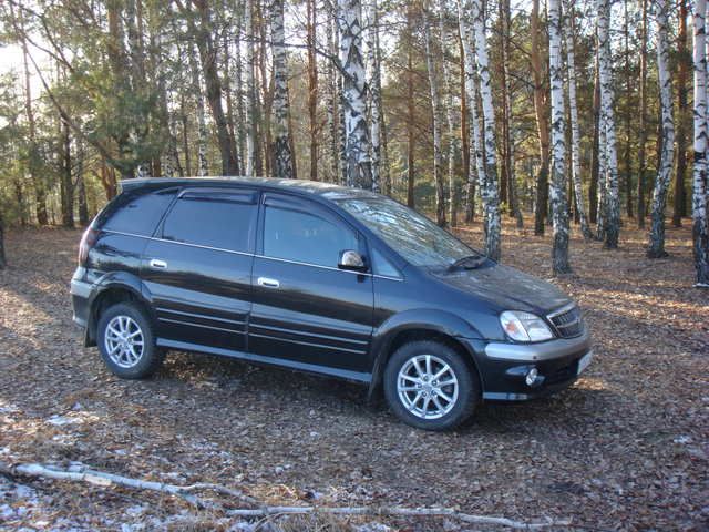 2000 Toyota Nadia