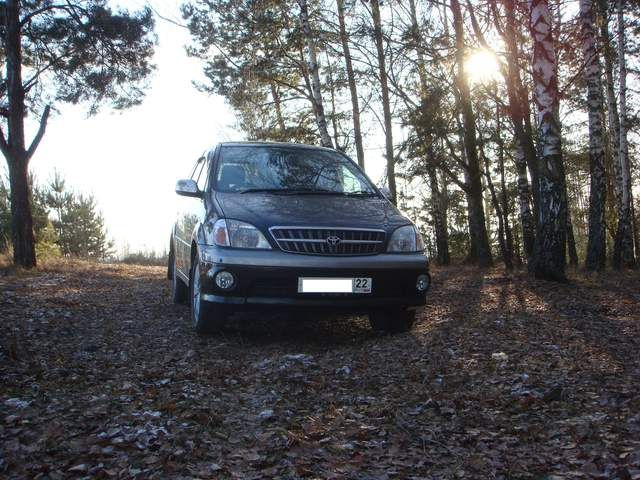 2000 Toyota Nadia