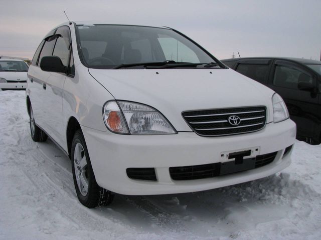 2000 Toyota Nadia
