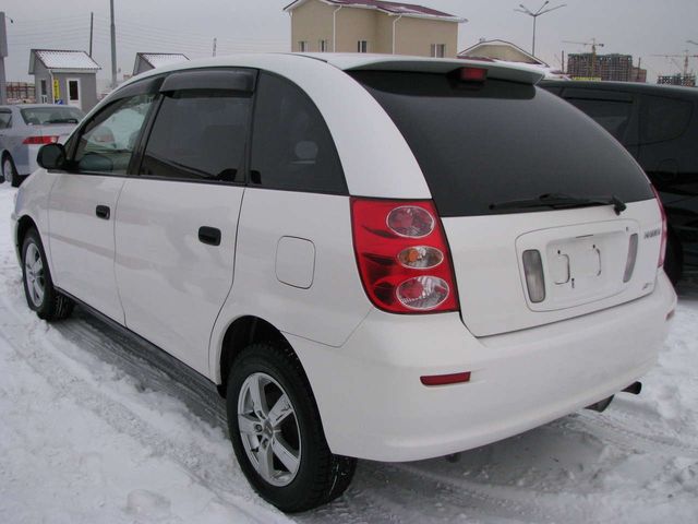 2000 Toyota Nadia