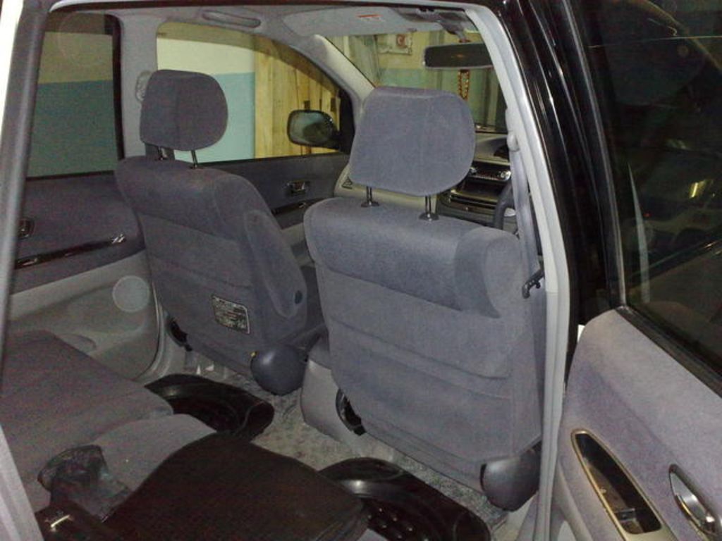 2000 Toyota Nadia