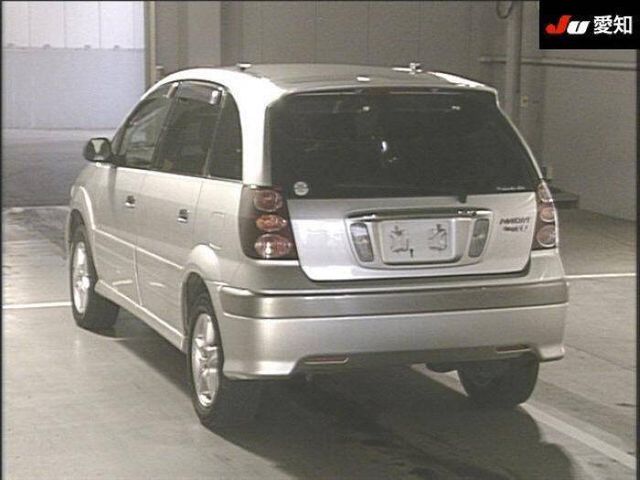 2000 Toyota Nadia