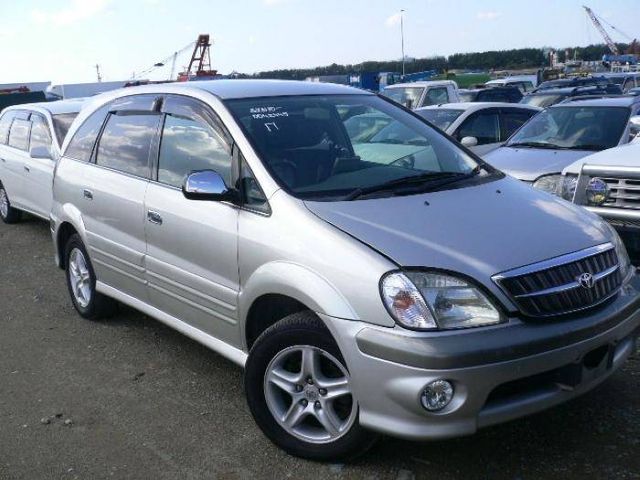 2000 Toyota Nadia