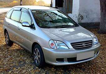 2000 Toyota Nadia