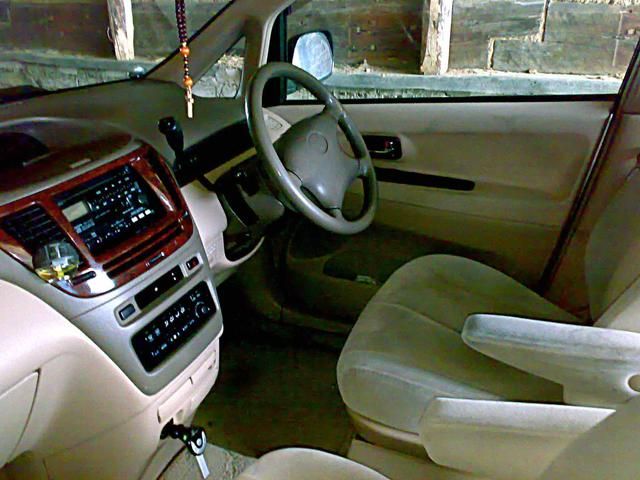 2000 Toyota Nadia