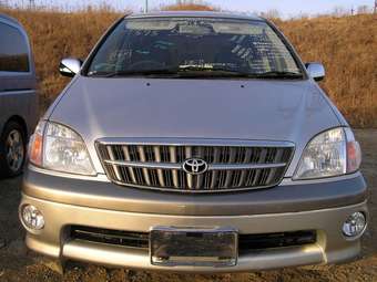 2000 Toyota Nadia
