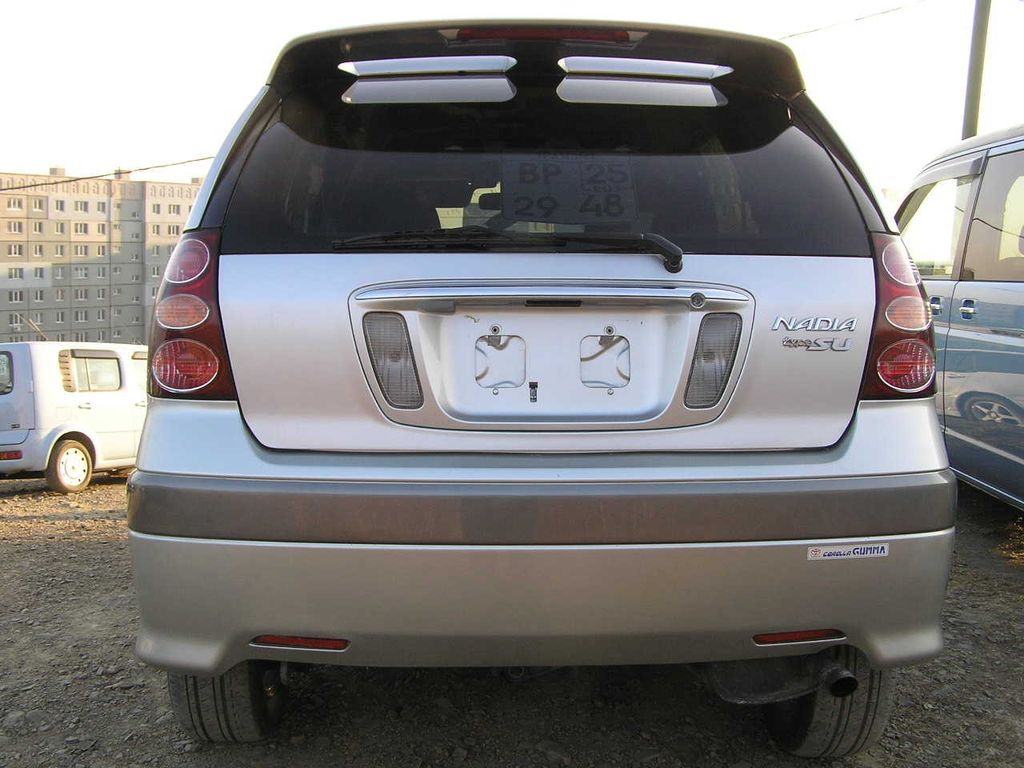 2000 Toyota Nadia