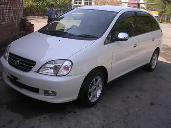 2000 Toyota Nadia