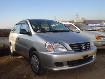 2000 Toyota Nadia