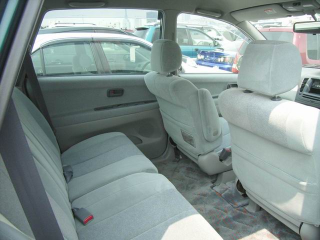 2000 Toyota Nadia Images