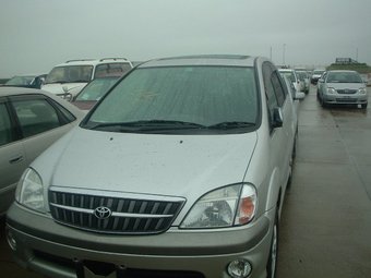 2000 Toyota Nadia Pictures