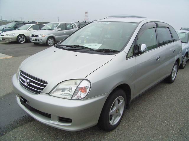 2000 Toyota Nadia Pics
