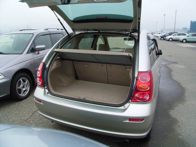 2000 Toyota Nadia Pictures
