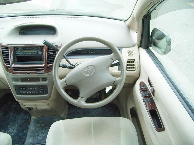 2000 Toyota Nadia Photos