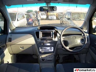 2000 Toyota Nadia Pictures
