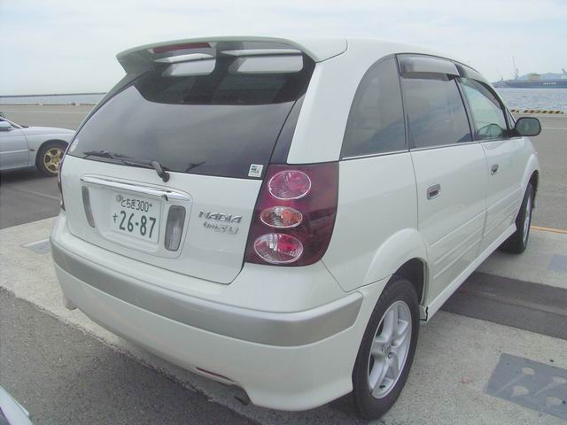 2000 Toyota Nadia Images