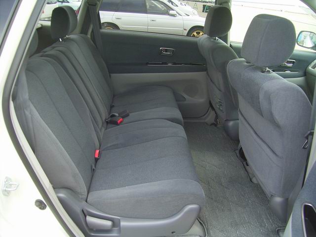 2000 Toyota Nadia Pictures