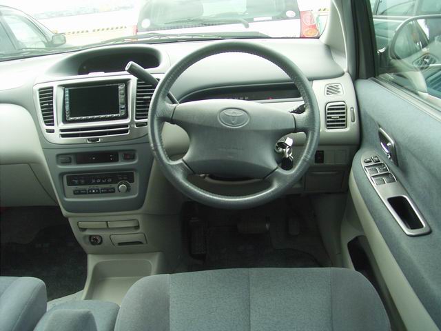 2000 Toyota Nadia Images