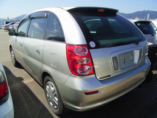 2000 Toyota Nadia Pictures
