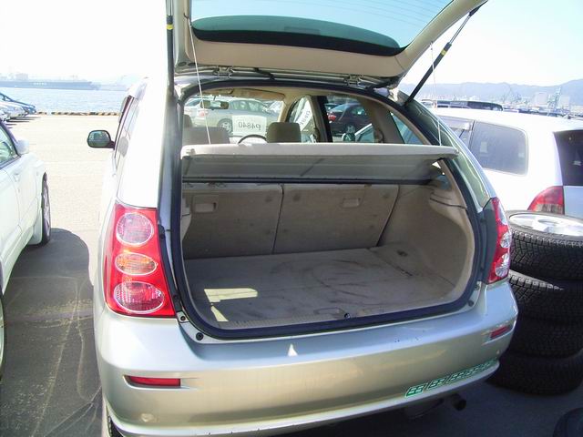 2000 Toyota Nadia Photos