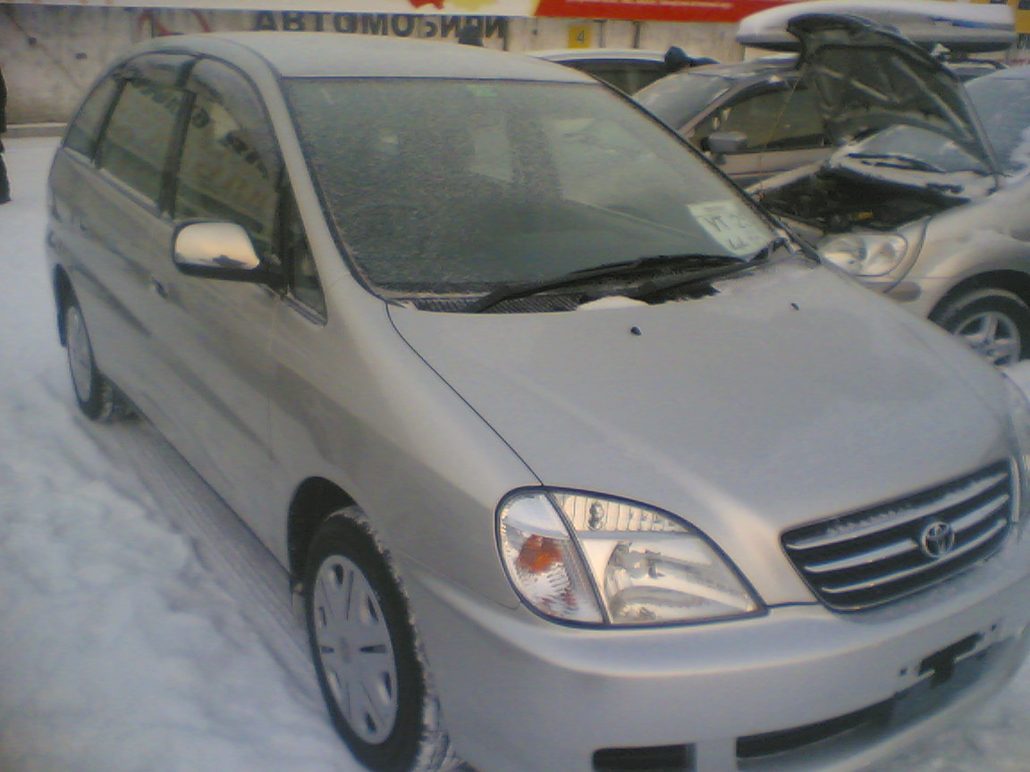 2000 Toyota Nadia Photos