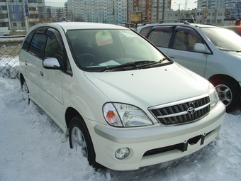 2000 Toyota Nadia