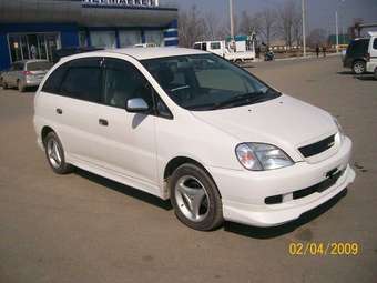 2000 Toyota Nadia Pictures