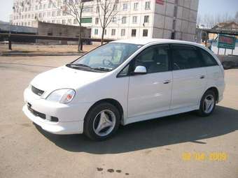 2000 Toyota Nadia Pics