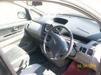2000 Toyota Nadia Photos