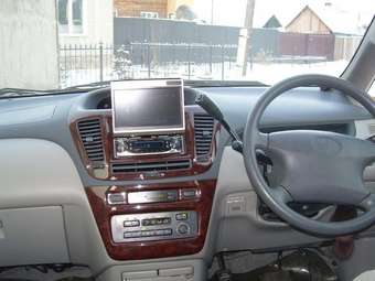 2000 Toyota Nadia Pictures