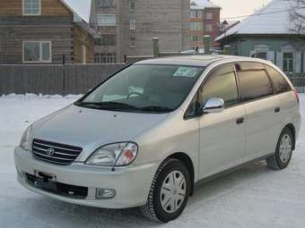2000 Toyota Nadia Photos