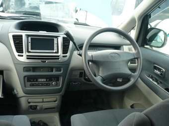 2000 Toyota Nadia Pictures