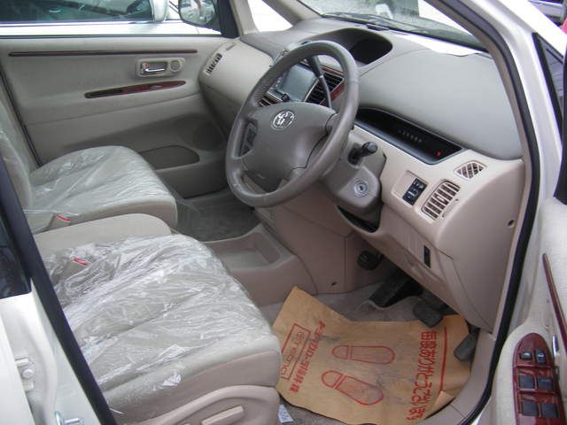 2001 Toyota Nadia