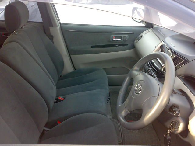2001 Toyota Nadia