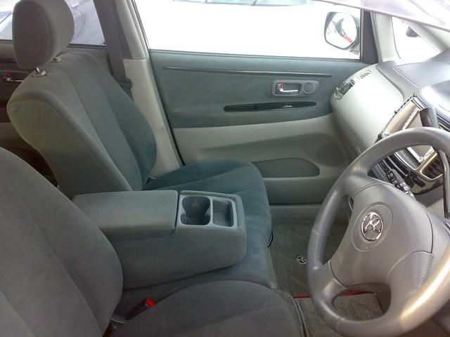 2001 Toyota Nadia