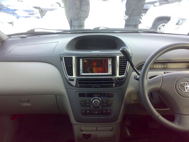2001 Toyota Nadia