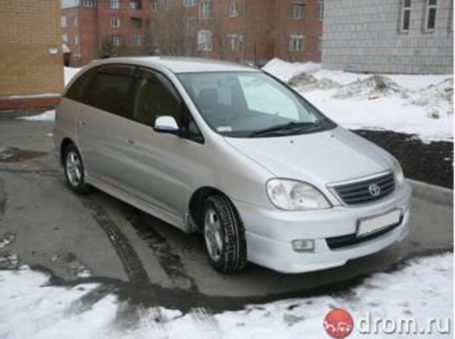 2001 Toyota Nadia