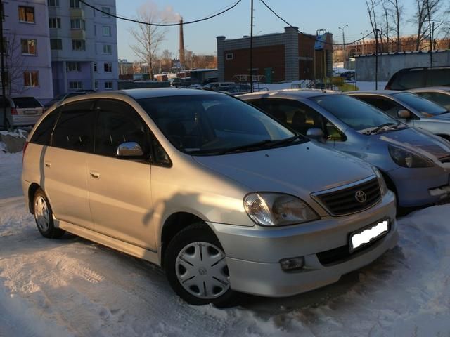 2001 Toyota Nadia