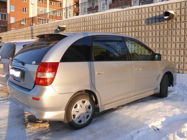 2001 Toyota Nadia
