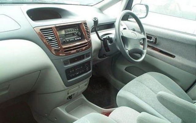 2001 Toyota Nadia