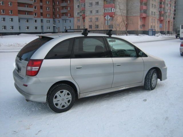 2001 Toyota Nadia