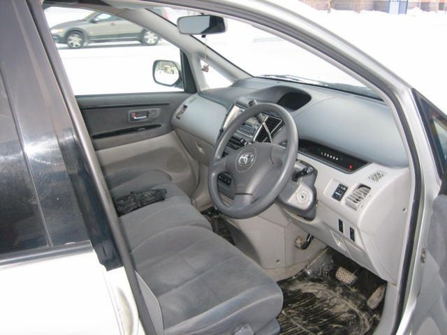 2001 Toyota Nadia