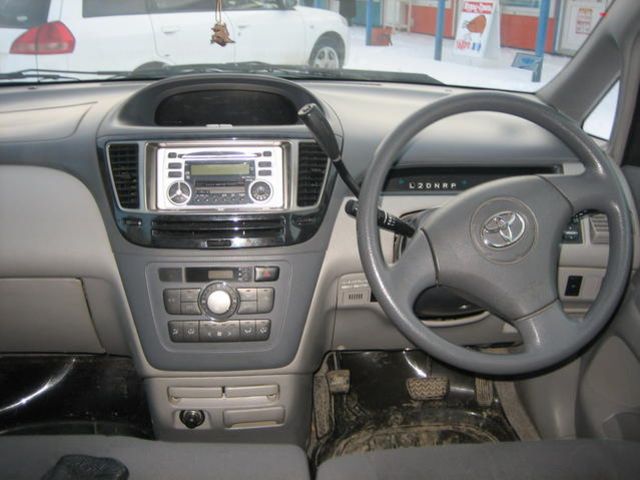 2001 Toyota Nadia