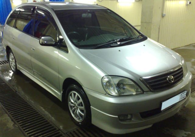 2001 Toyota Nadia