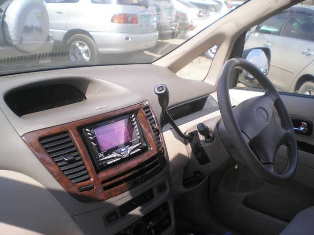 2001 Toyota Nadia