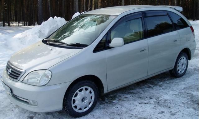 2001 Toyota Nadia