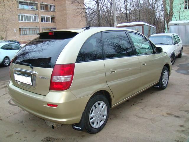 2001 Toyota Nadia