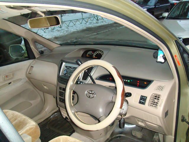 2001 Toyota Nadia