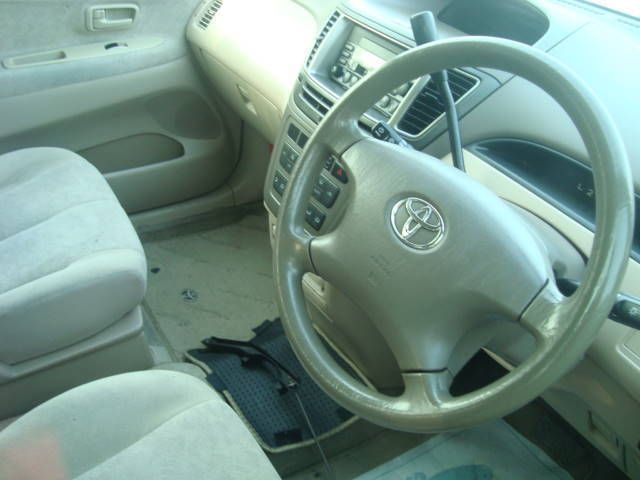 2001 Toyota Nadia