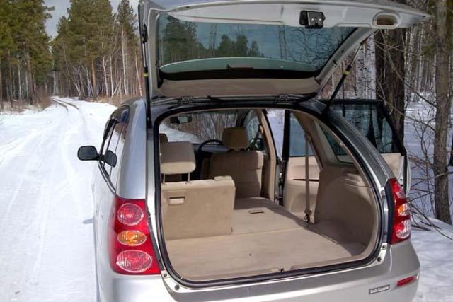 2001 Toyota Nadia